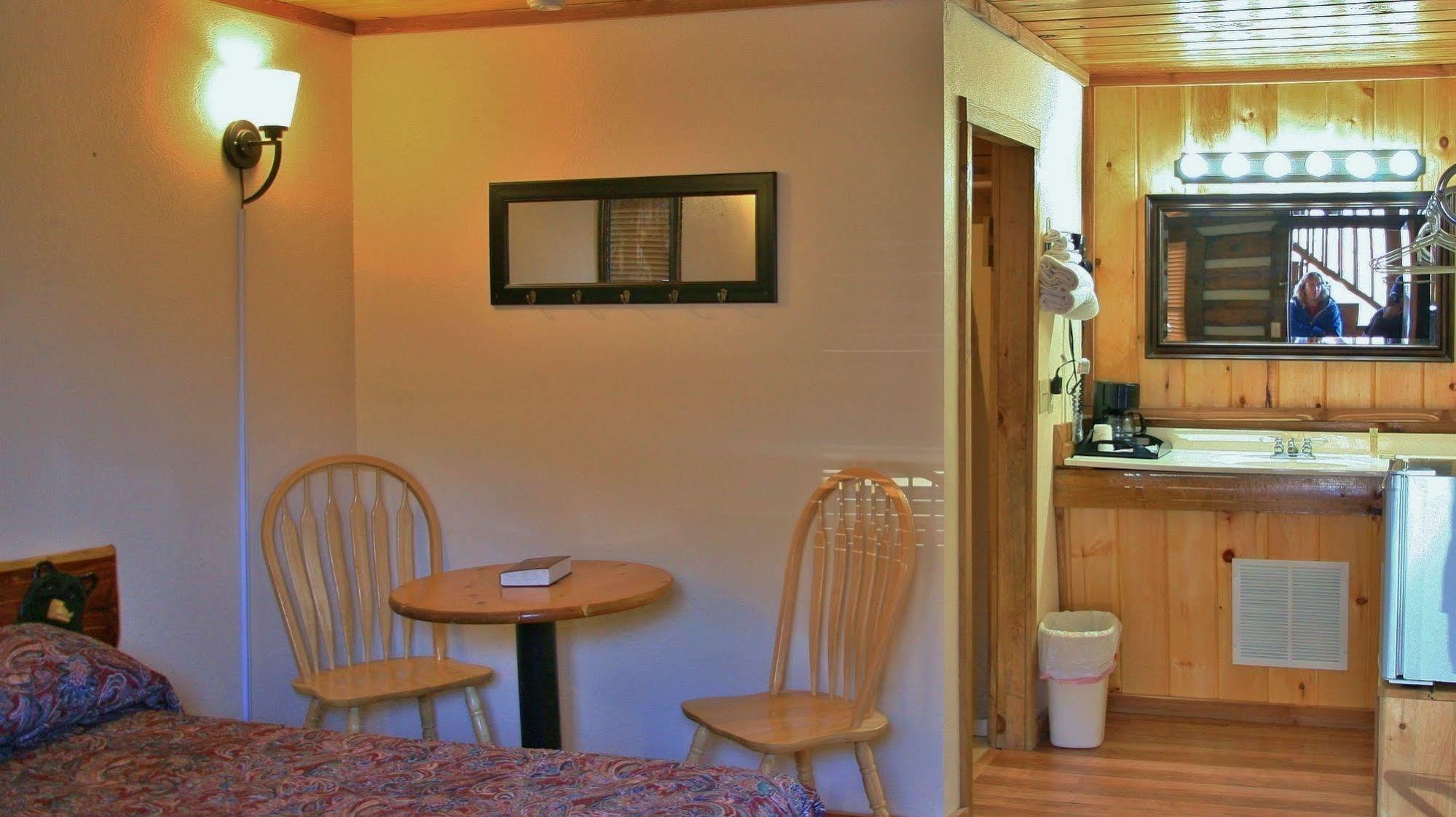 Black Bear Lodge Motel Slade Ngoại thất bức ảnh